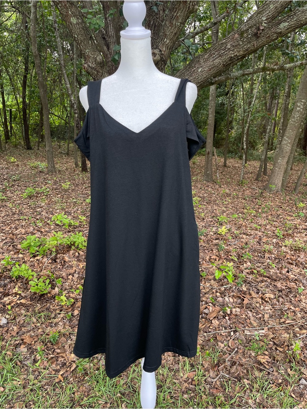 Soesdemo Black Cold-Shoulder V-Neck Dress, size L